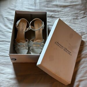 Badgley Mischka kitten heels